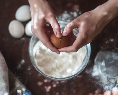 Cracking eggs